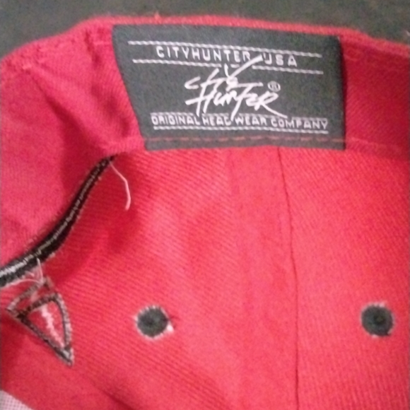 City-hunter hat color red black embroidery in excellent condition - Picture 4 of 8